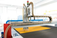 AUnoTech, laser, taglio vele, capannone, grande attrezzatura, fotografia industriale, parco luci